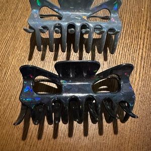 2 hair clips brand new